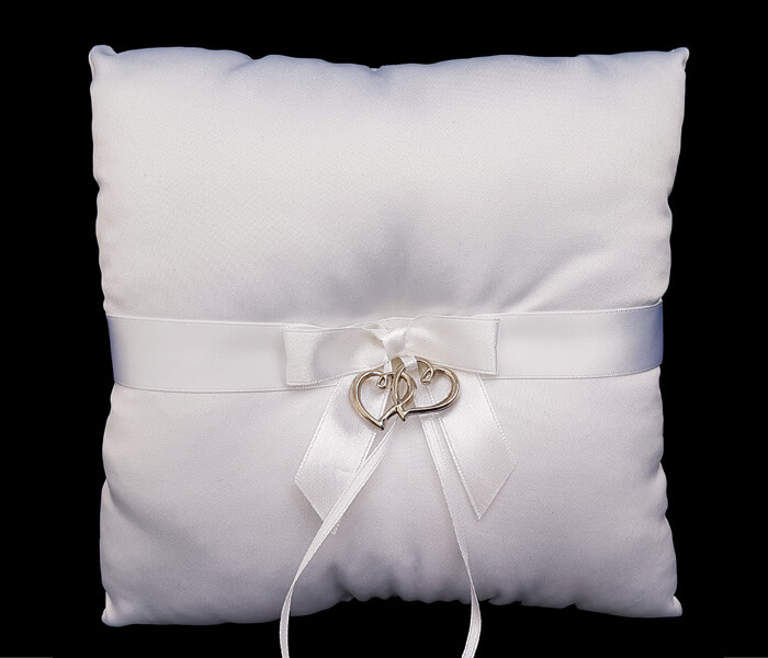 120-792 IV Ivory 120-792 White Ring Pillow with double heart 8.50