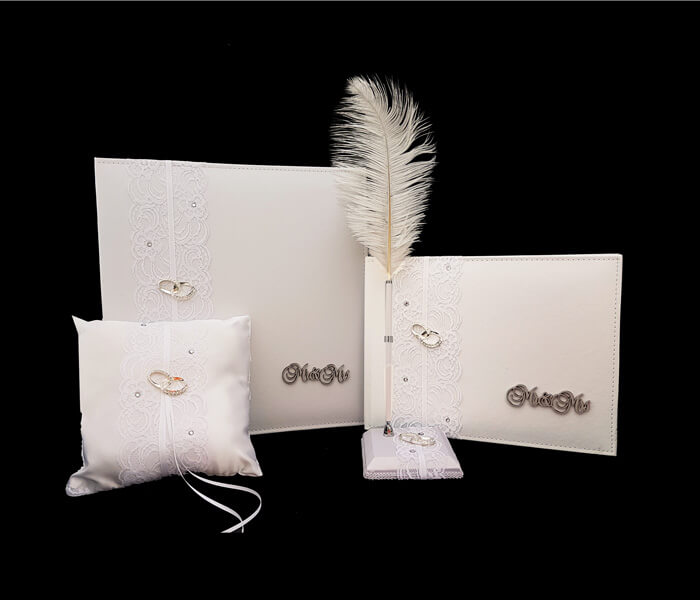 EL-605 WHITE EL-605 IVORY GUESS BOOK _ PEN SET Mini ClaspComes with Bride _ Groom Family Pages Bride _ Groom Attendants Pages with 60 Pages for Guests to Sign 25.00