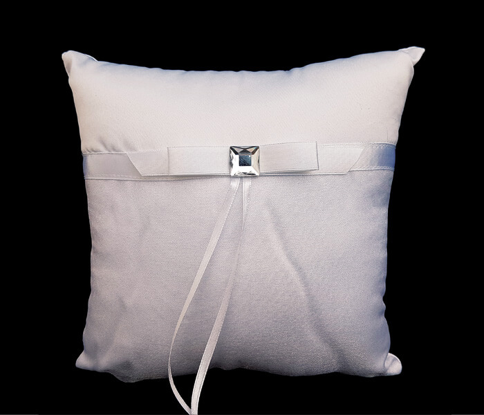 EL-624 White Ring pillow with Ribbon and quare Rhinestone 8.50