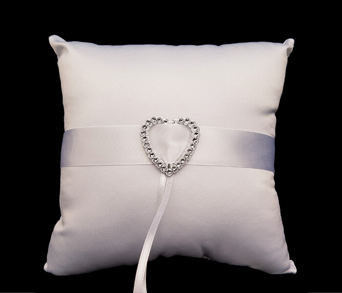 EL-646White Ring Pillow with Plastic Rhinestone Large Heart Buckle 8.50