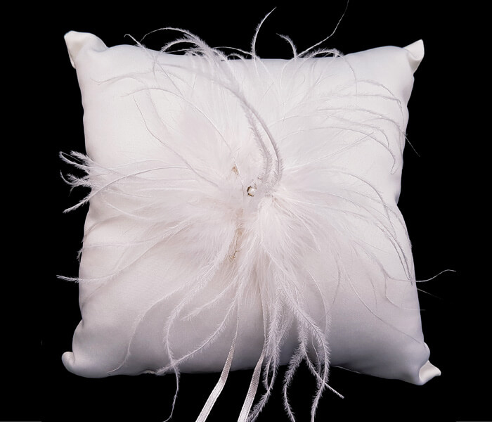 EL-662B White ring Pillow with Feather and Rhinestone Center 10.50