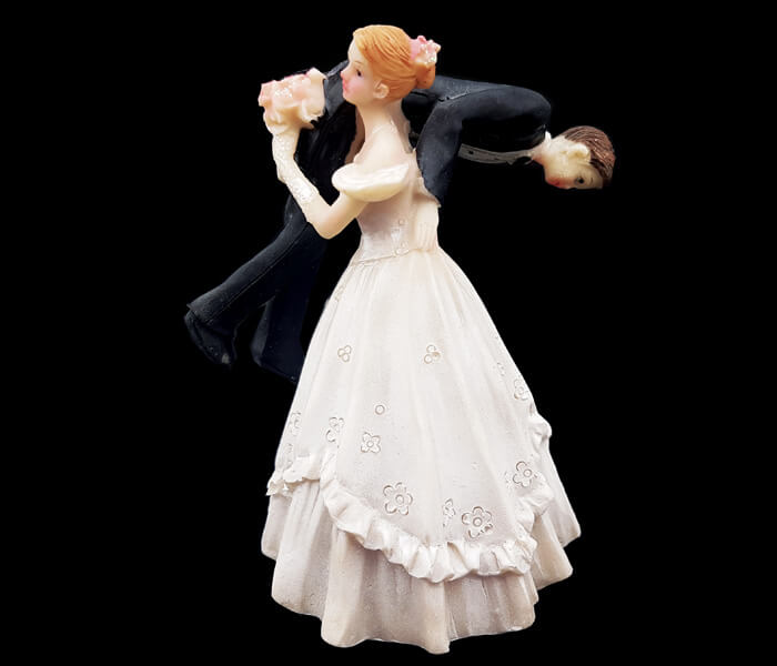 87099 Cake Topper Groom over Bride_s shoulder 8cm wide x 12cm High 5