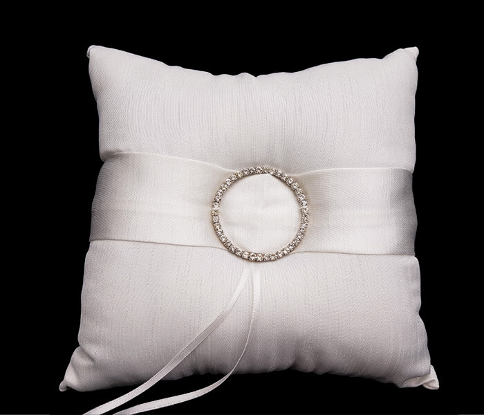 KW-5DB-05White KW-5DB-05IV Ivory Ring Pillow with Large Round Diamonte Buckle 14.95