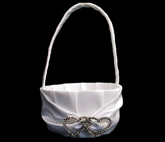 KW6C4-01WHITEKW6C4 IVORY Flower Basket with diamante Hearts 12.00