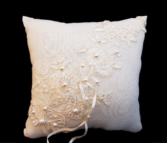ms-2153BR2 Ivory Ring Pillow Linen Look wih flowers and pearls 8.50