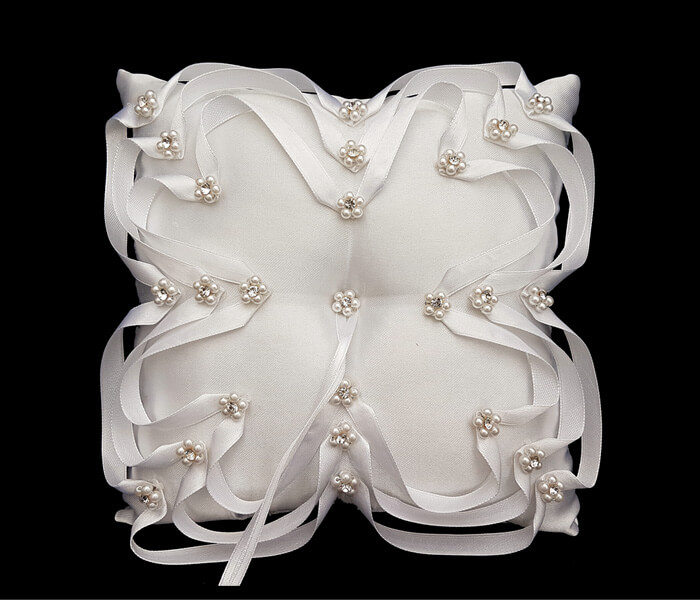 BR4109P White Ring Pillow with diamonte pearl loops 11.95